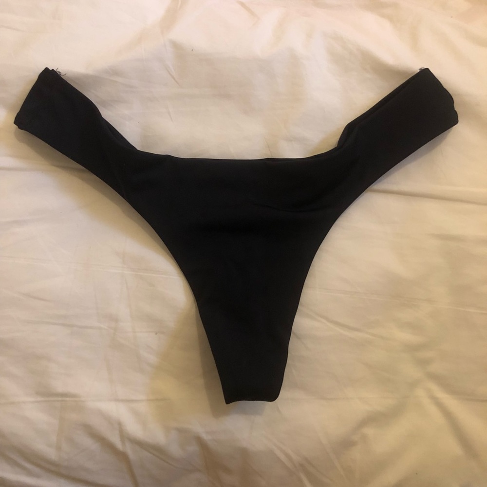 Victoria’s Secret thong bikini